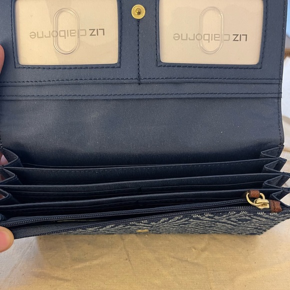Liz Claiborne wallet - Picture 2 of 3